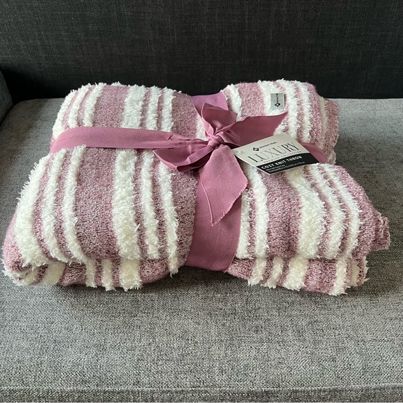 NWT Luxury Premier Collection Cozy Knit Throw - Picture 6 of 9